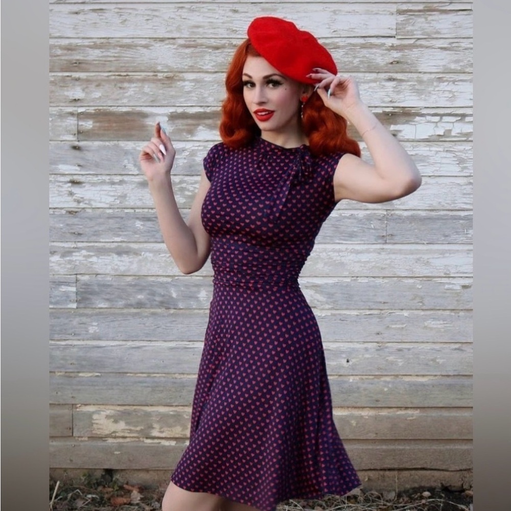 Retrolicious Bombshell Navy with red hearts print dress Bow - Med - EUC